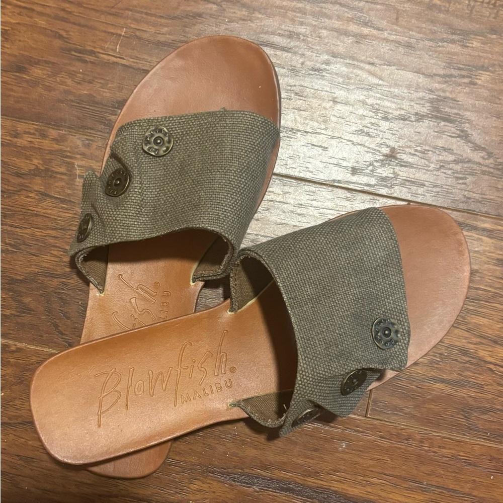 NWOT Blowfish Malibu Tan slides size 7